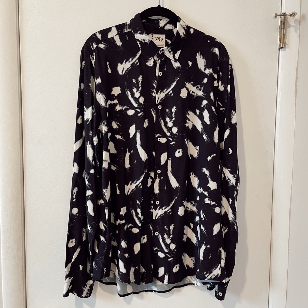 Zara Men Lightweight Button Up Shirt Size M